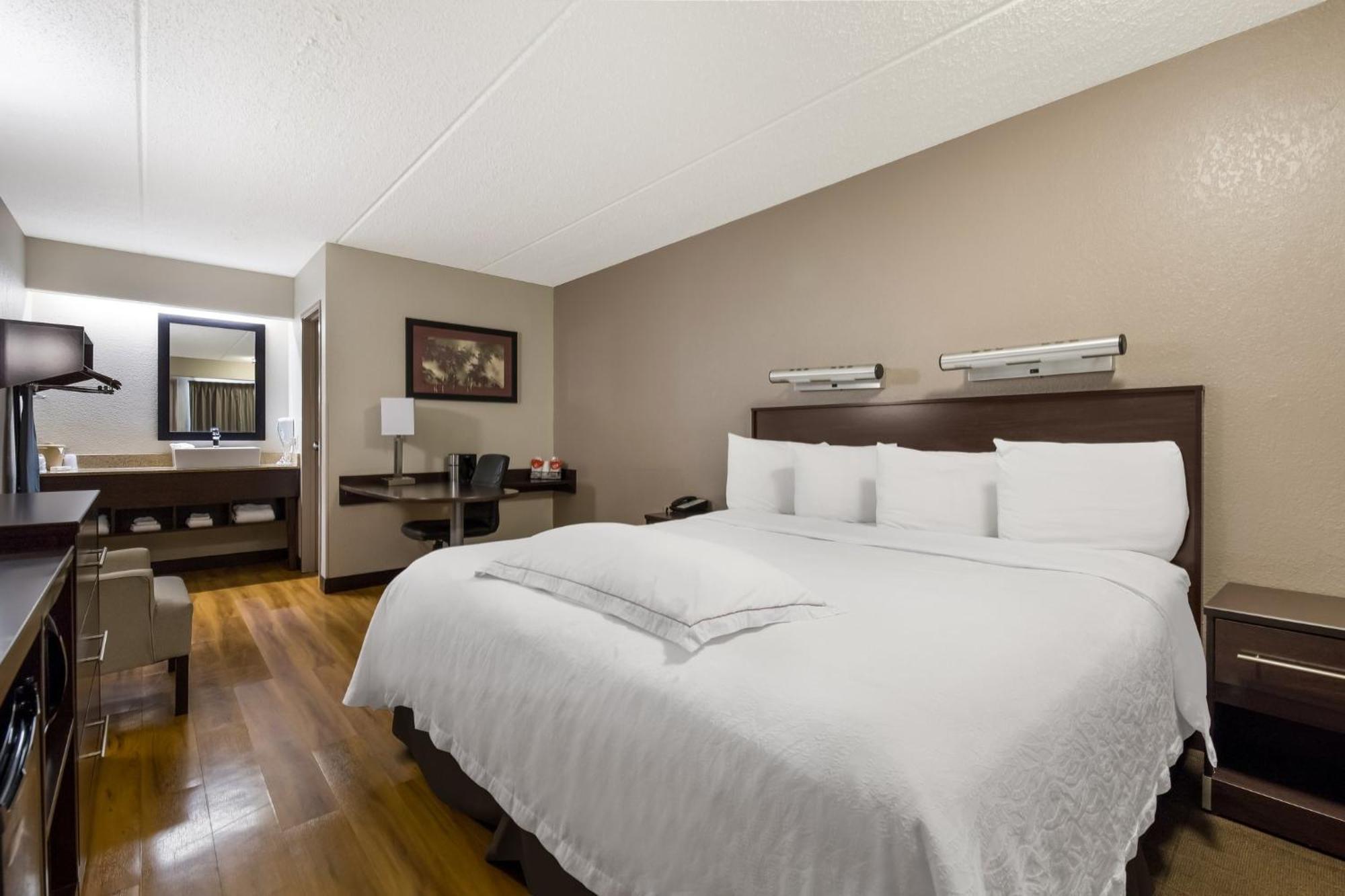 Red Roof Inn Plus+ Nashville Airport Экстерьер фото